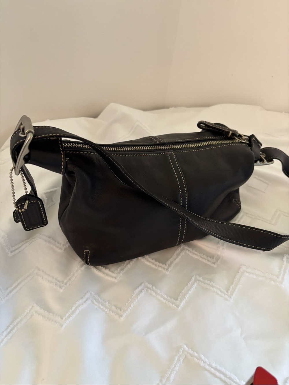 COACH NO. E3Z-9564 Vintage Black Leather Shoulder Bag with White Stitching